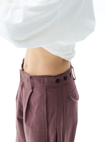 Бордовые брюки-бананы с защипами