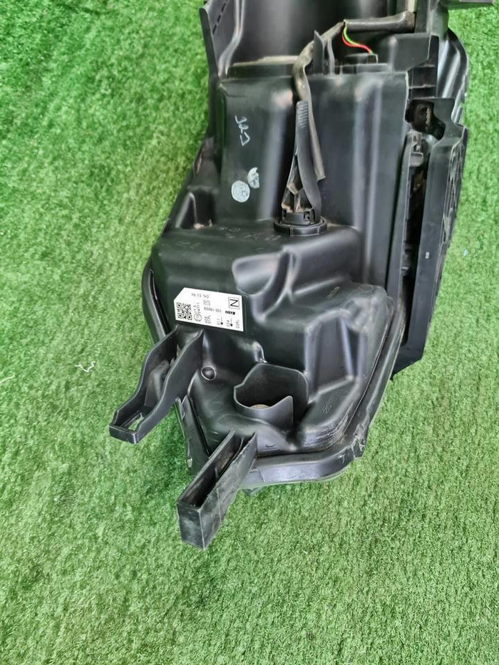 Фара правая Nissan Qashqai 2 j11 2017-2023 галоген