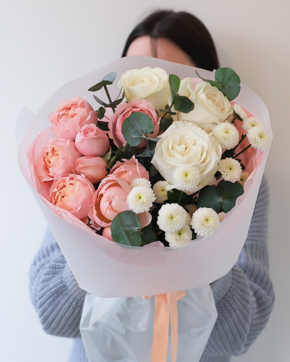 Букет с розами Джульетта, Плая Бланка и сантини