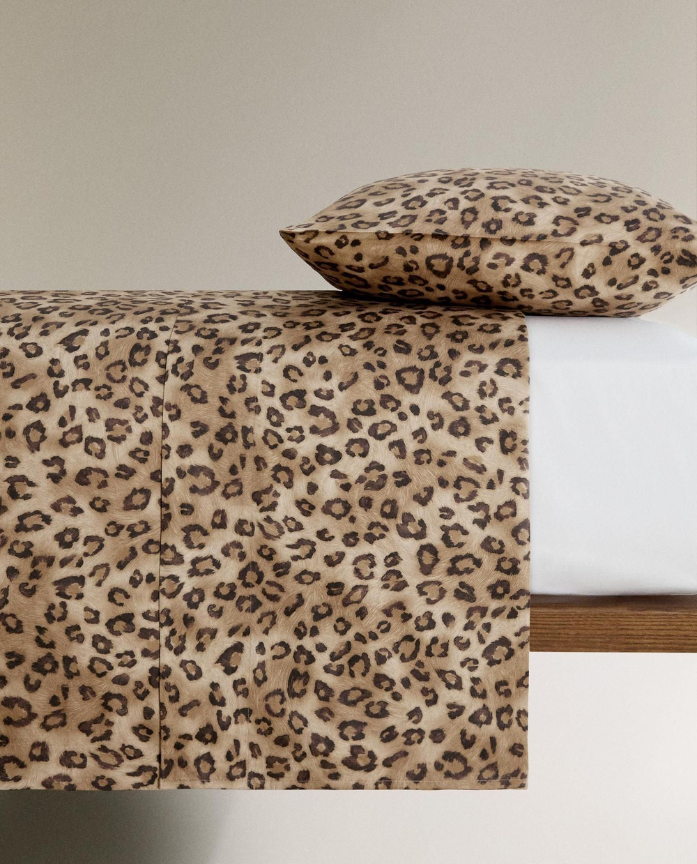 Zara Home - Простыня из атласа с принтом животных, леопард, 240x280 см