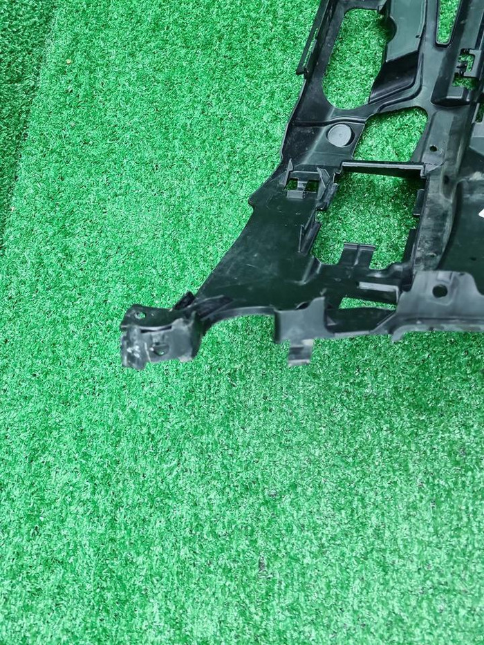 Кронштейн переднего бампера LH BMW 5er G30 (17-20)