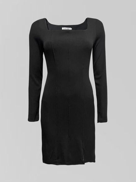 Платье A`Studio 2212 прямое с квадратным вырезом на груди и разрезом на ноге