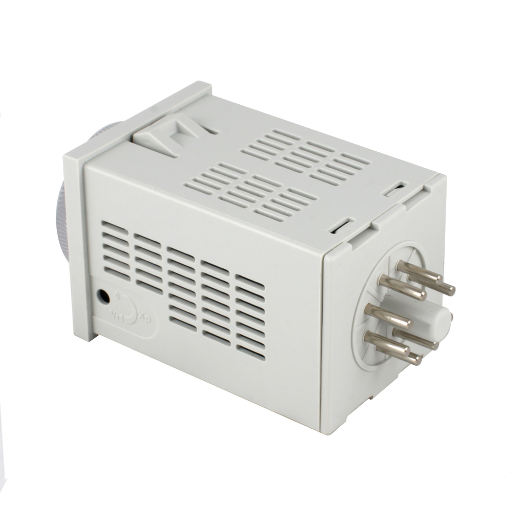 Температурный контроллер INNOCONT с аналоговым управлением, 48х48х82 мм,вход Pt100, 0...200C, выход реле, ON/OFF, 230VAC, электросоединение под розетку 8pin