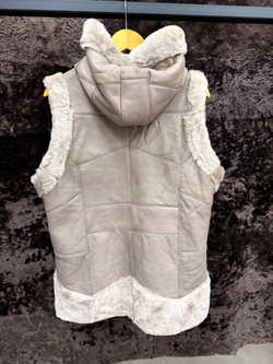 Жилет из натуральной овчины. С капюшоном, 48 Размер