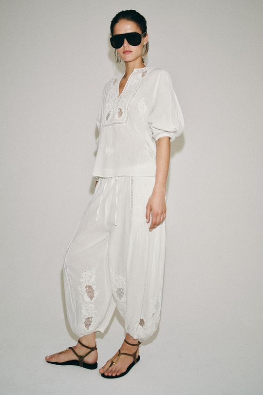 ZARA БРЮКИ-ШАРОВАРЫ С КРУЖЕВОМ — ZW COLLECTION, ЖЕЛТОВАТО-БЕЛЫЙ