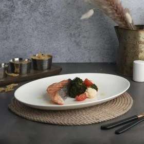 Блюдо овальное 31*22,2 см, h=2.8 см, фарфор "NOBLE" серия "Fine Plus"