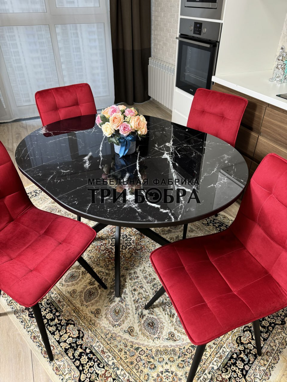 Круглый стеклянный раздвижной стол "Черный оникс" и стулья "ГУЧИ" бордовый