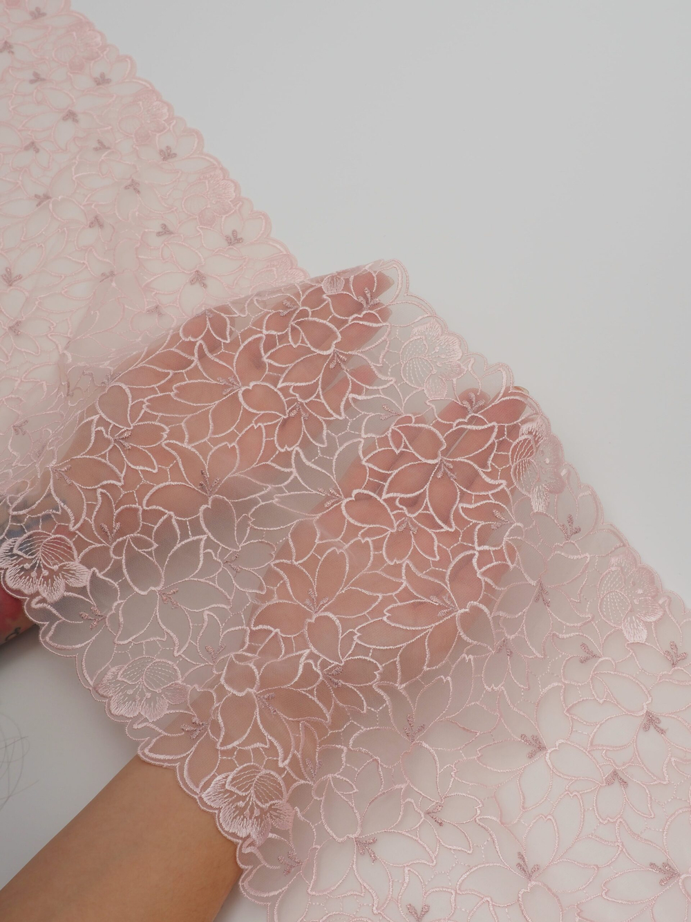 Вышивка на сетке пудровая неэластичная ширина 23 см