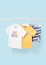 две футболки с шортами