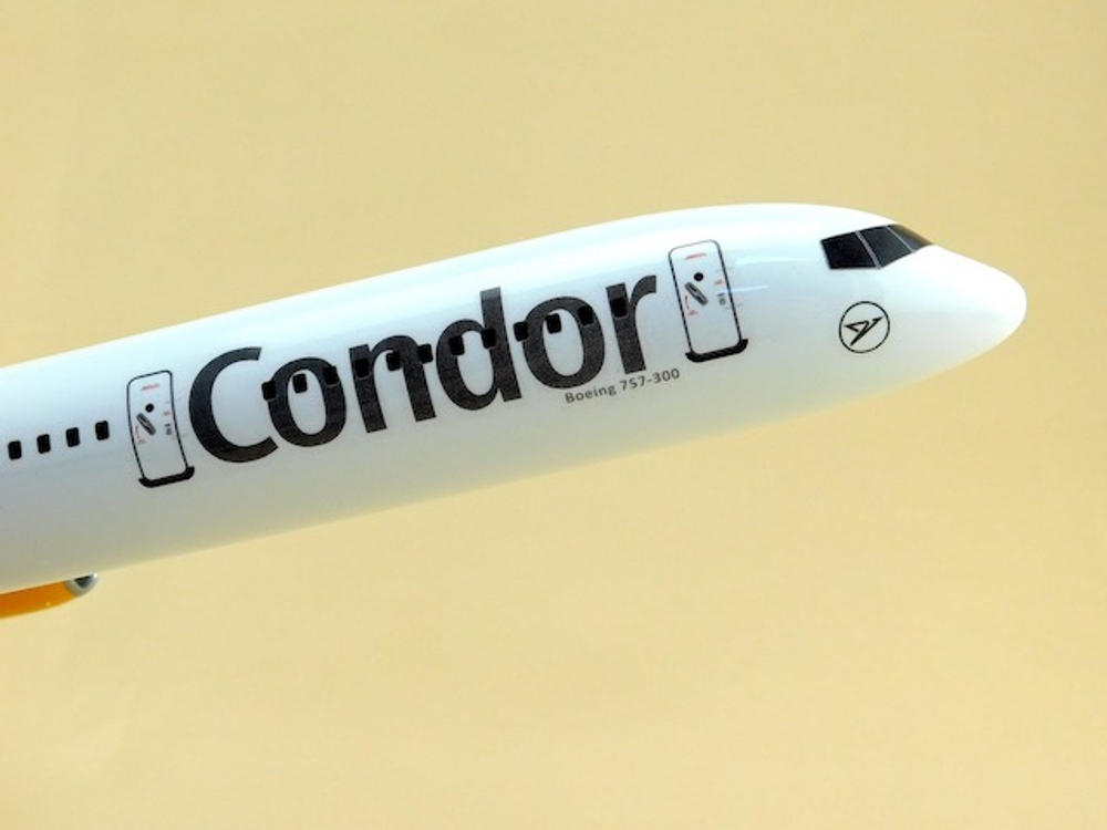 Модель самолета Boeing 757-300 (М1:100, Condor)