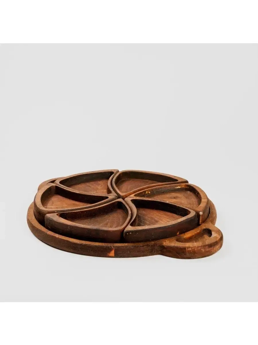 Деревянная менажница с ручками из кедра