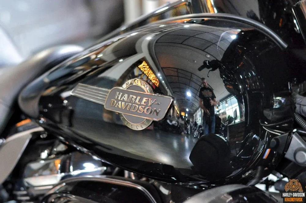 Ultra Limited, Harley-Davidson (FLHTK), 2023 Black Option