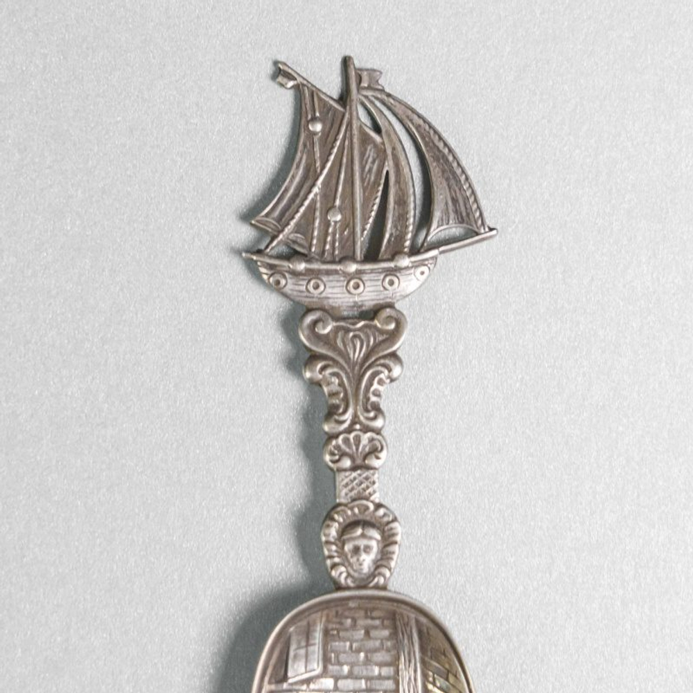 Памятная ложка с изображением корабля