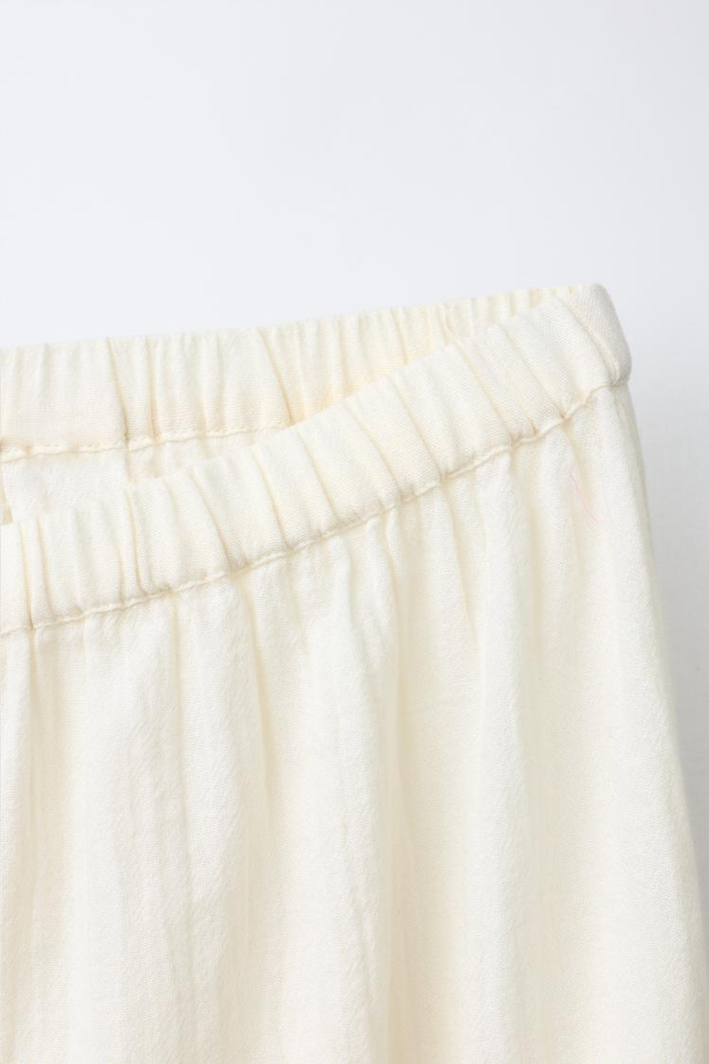 ZARA ПИЖАМА С ВЫШИТЫМИ ЦВЕТАМИ, ЭКРЮ