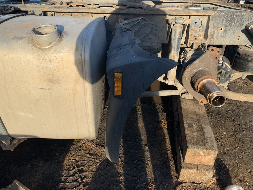 Крыло заднее левое передняя часть