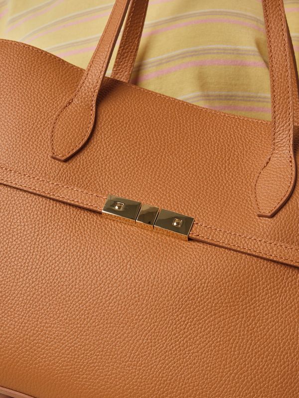 Кожаная сумка Bossy DBR 31382 коричневый лист