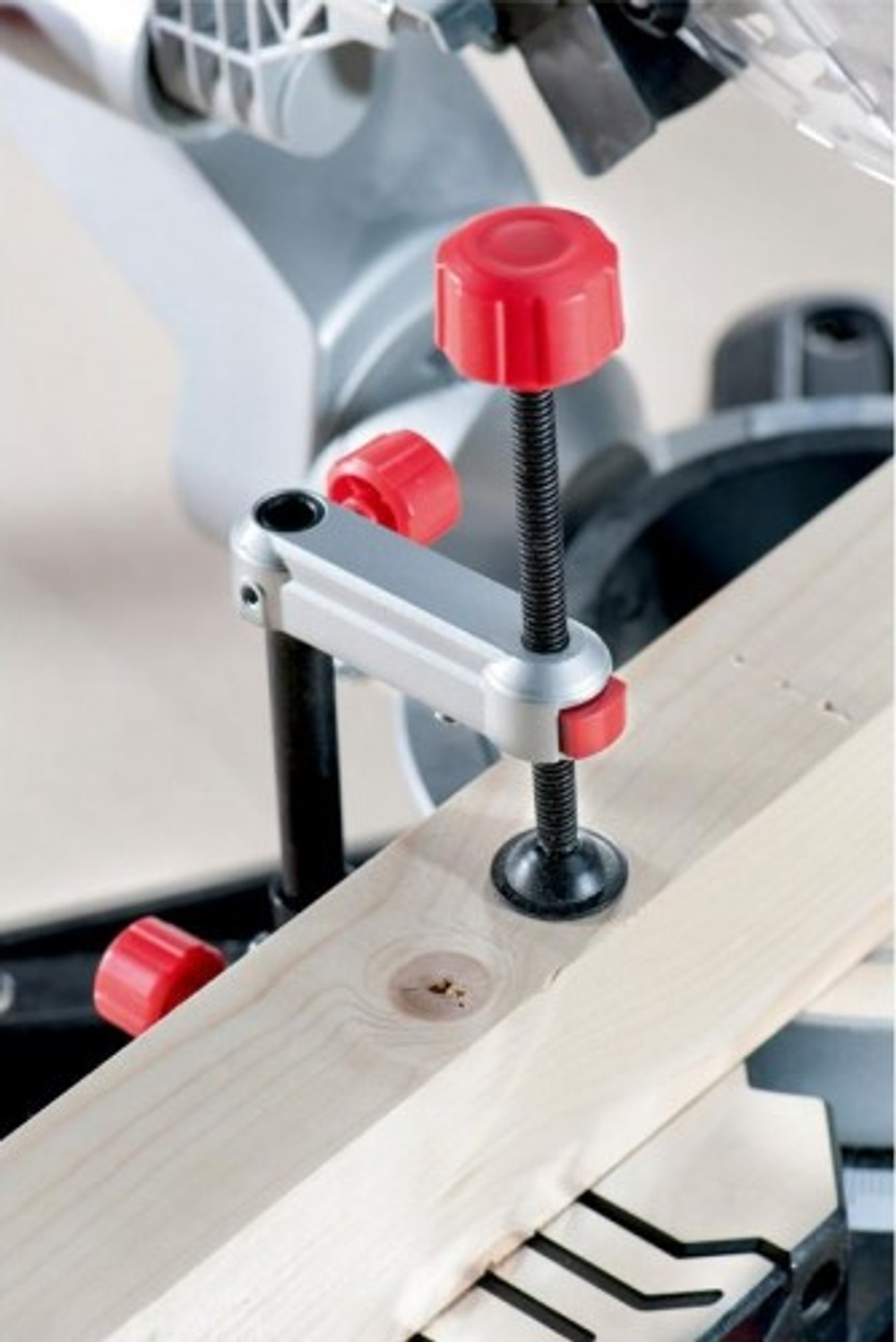 Пила торцовочная сетевая METABO KGS 254 M 690828000