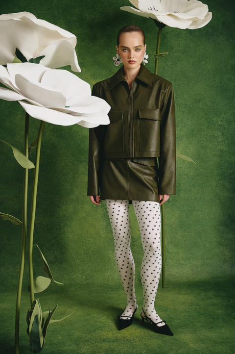 Юбка мини из экокожи с накладными карманами