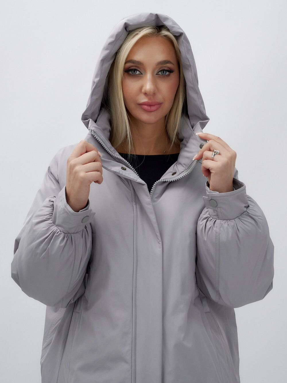 Куртка летучая мышь женская с капюшоном зимняя серого цвета 9630Sr