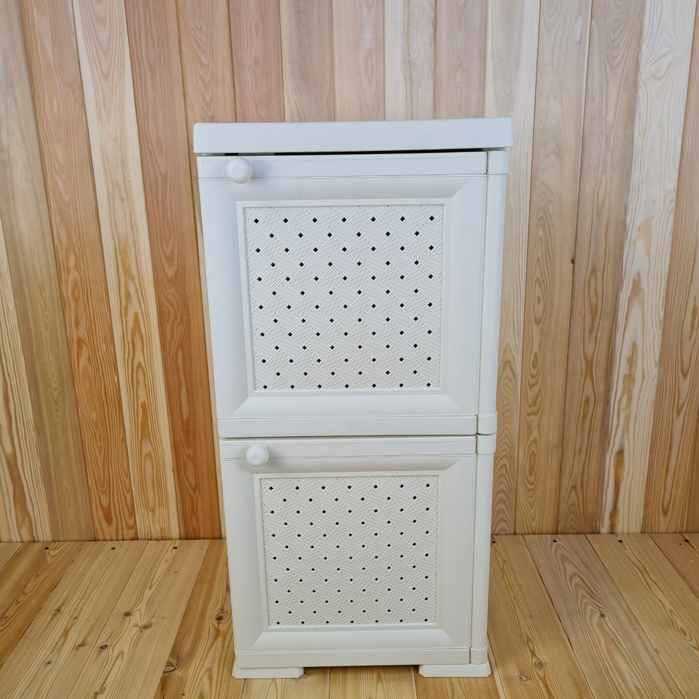 Тумба-шкаф пластиковая "УЮТ", с усиленными рёбрами жёсткости, две дверцы (верхняя плетёная, нижняя плетёная). Цвет: Бежевый с бежевыми дверцами.