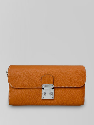 Сумочка 625 прямоугольной формы с металлической застежкой и ремешком в комплекте