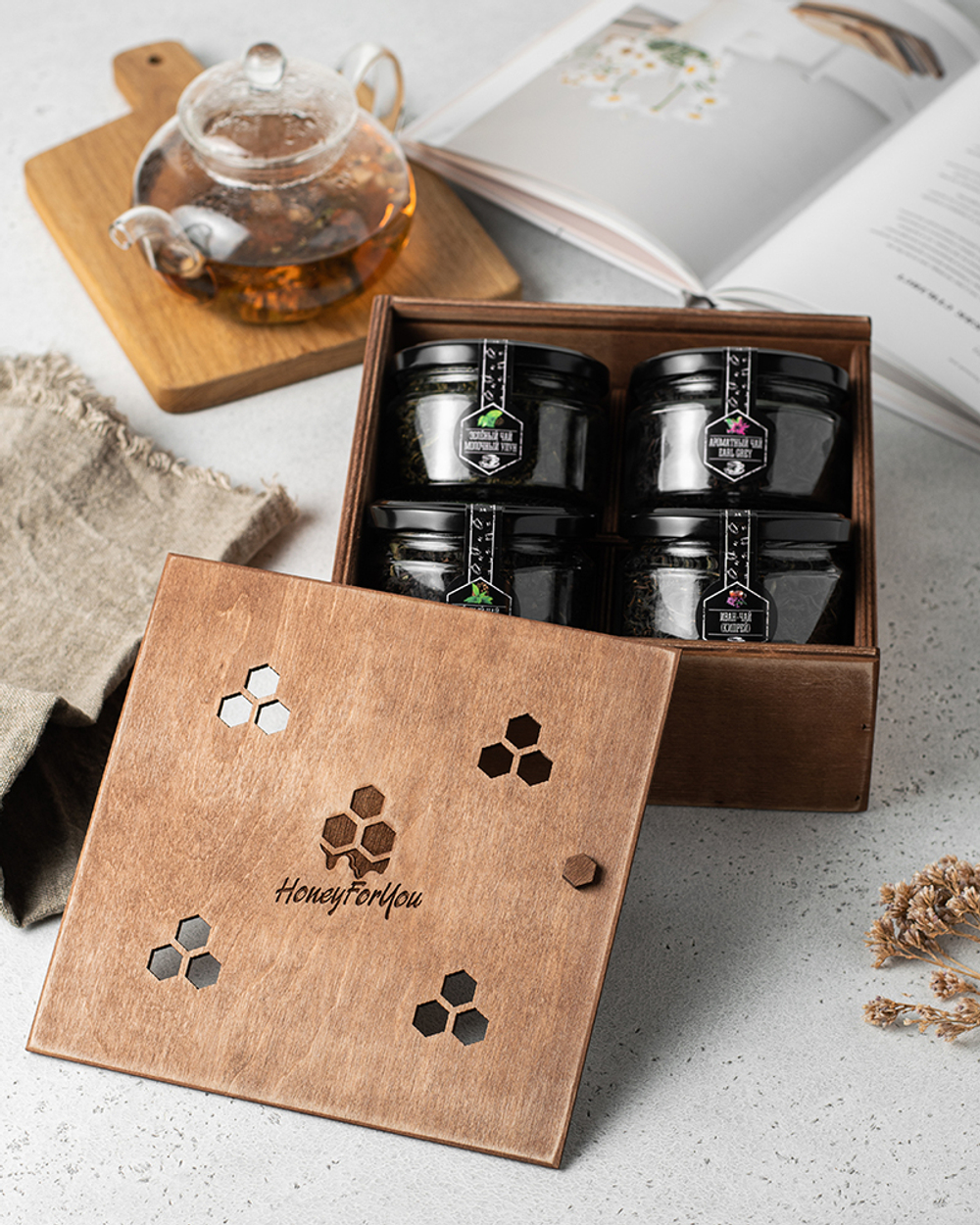 Подарочный набор с чаем (4 сорта) в деревянном ящике
