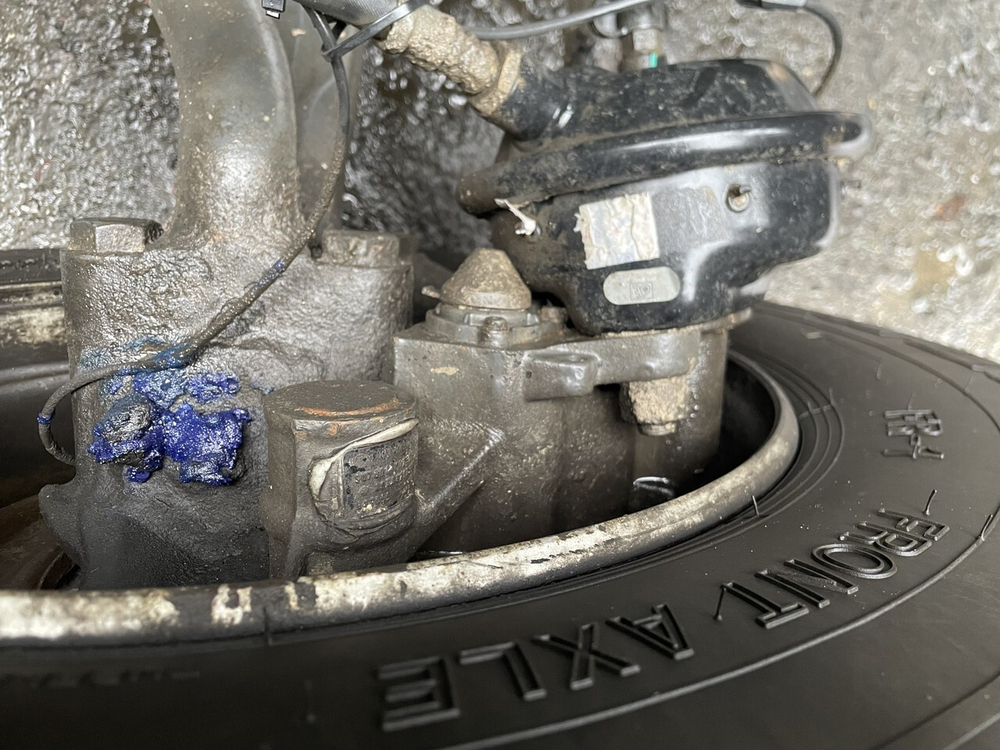 Суппорт передний левый