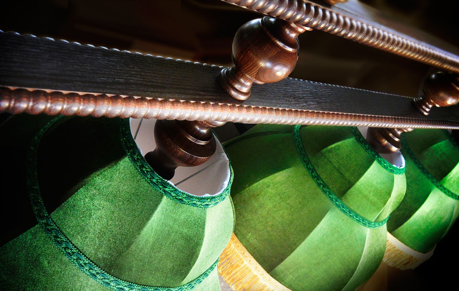 Лампа Аристократ-3 3пл. береза (№11,бархат зеленый,бахрома желтая,фурнитура золото) фото №4