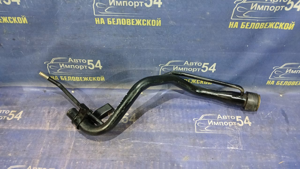 Горловина топливного бака TOYOTA BREVIS 2001