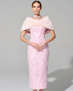 Корсетное платье с вышивкой ручной работы и меховой отделкой