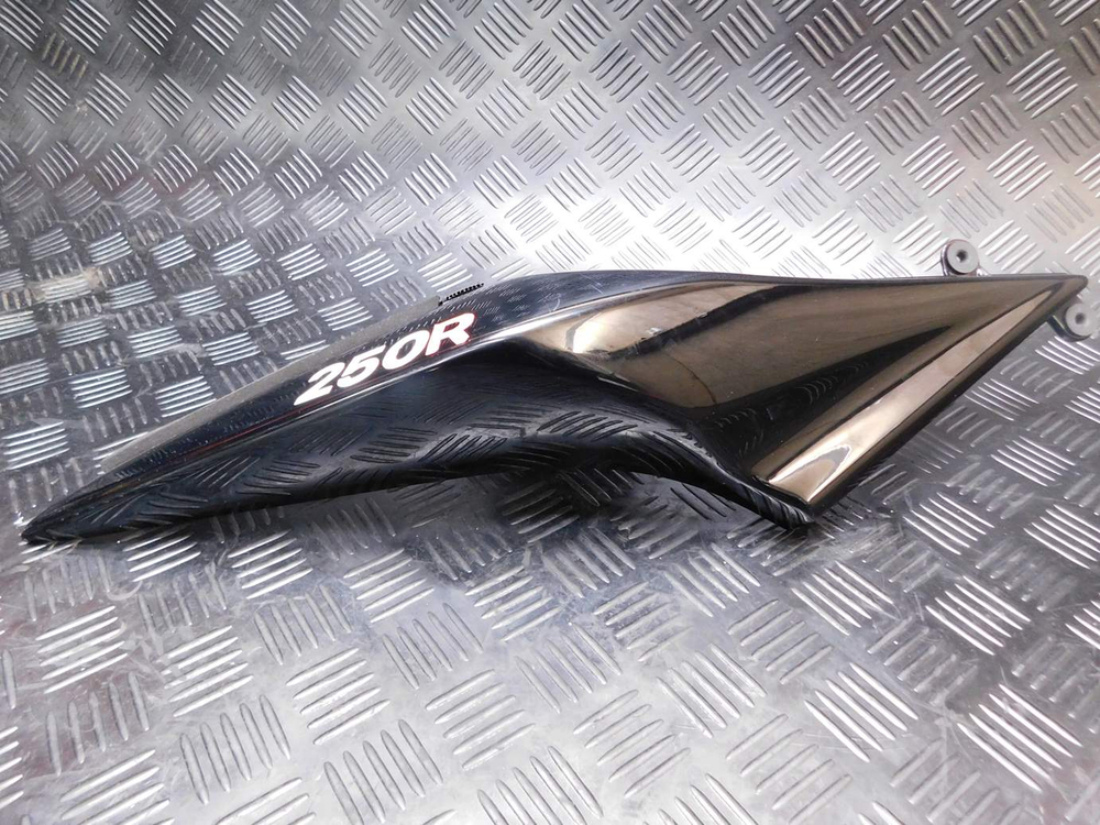Пластик задний правый Kawasaki Ninja 250R 36040-0110