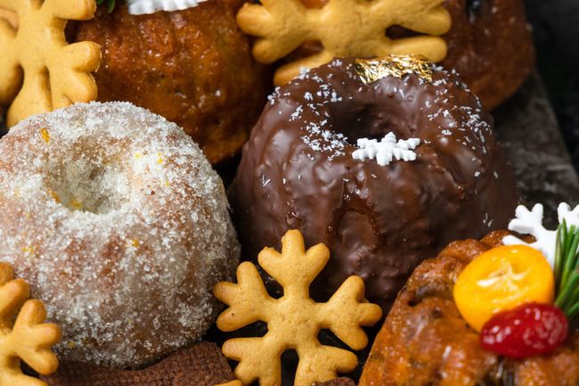 Ассорти десертов &quot;Новогодние лакомства 2025&quot; с дубайским шоколадом