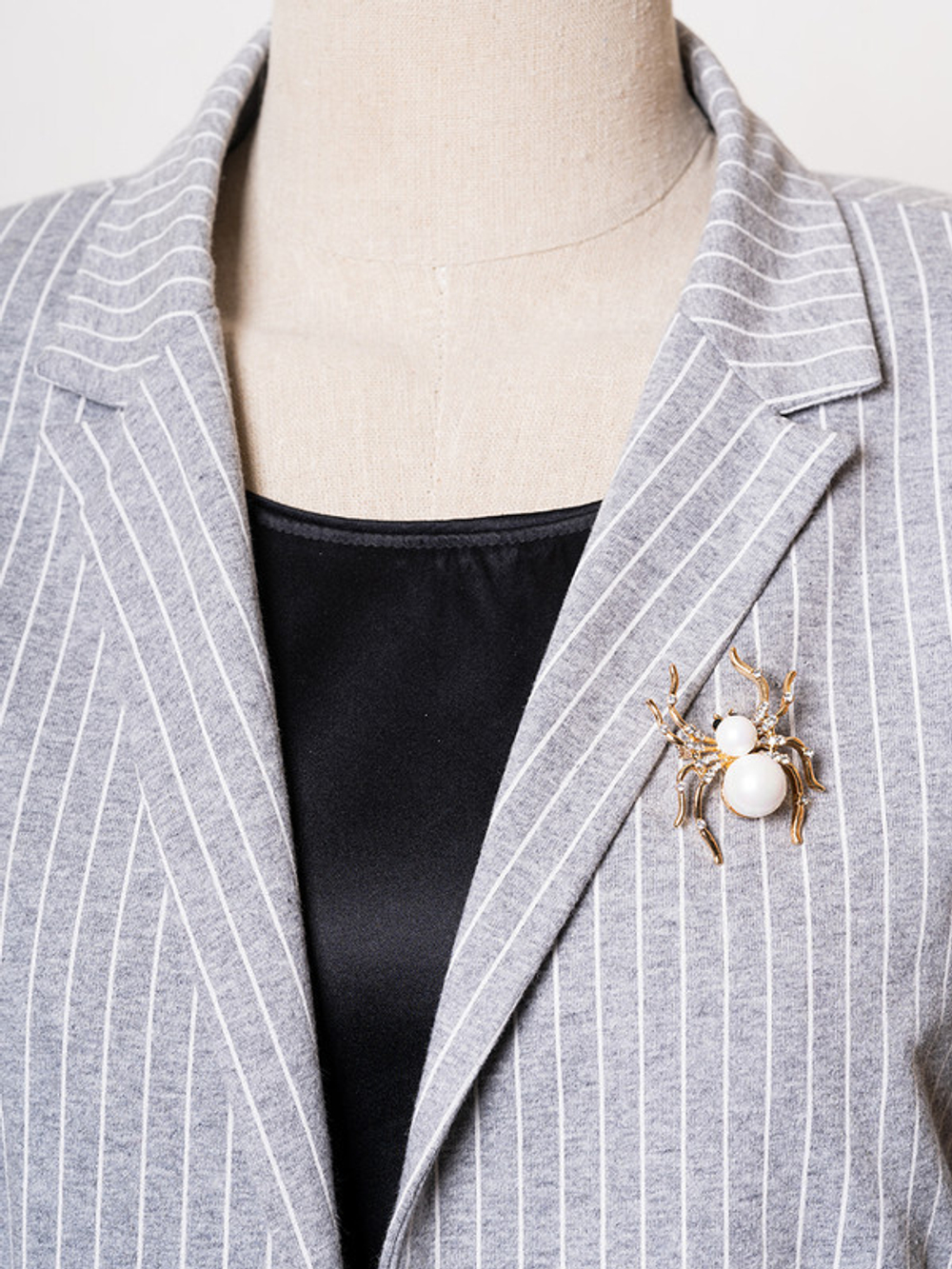 30061300 Брошь Chance