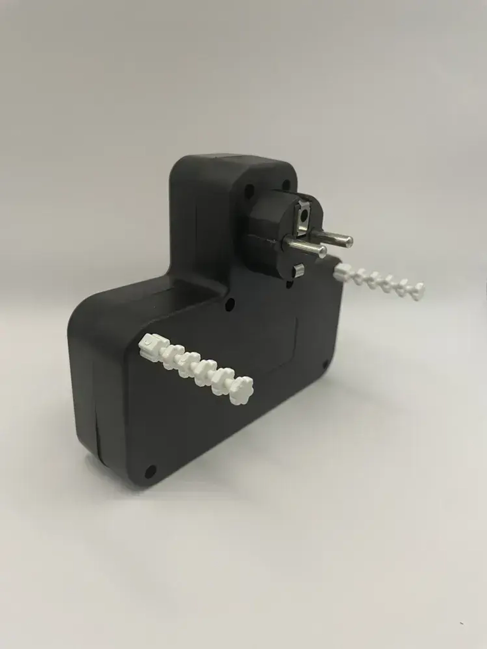 Тройник черный, 2 розетки, 2 USB, 1 Type-C