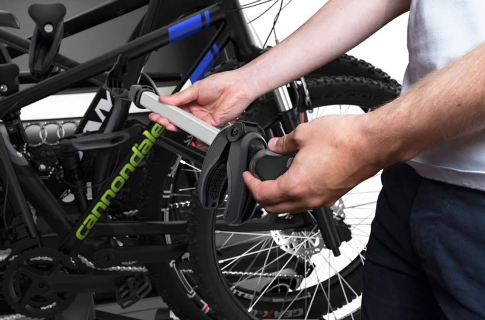 Платформа на фаркоп Thule VeloSpace XT для 3-х велосипедов 939