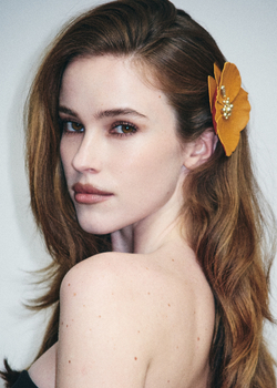 Заколка-пион из кожи оранжевого цвета