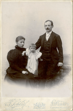 Серия студийных фотопортретов. Австро-Венгерская Империя. Конец XIX – начало XX века.