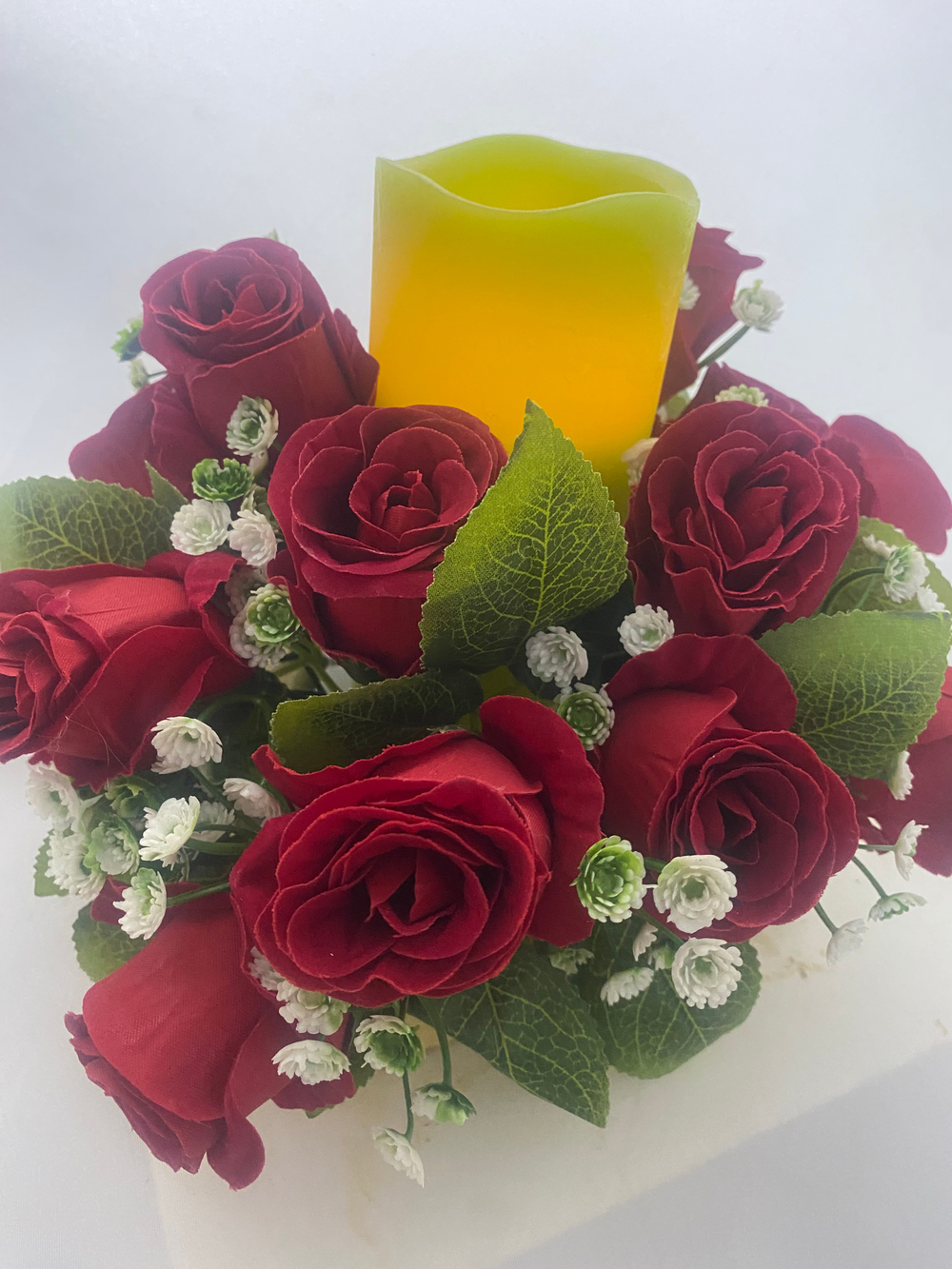 Полянка со свечой на постаменте