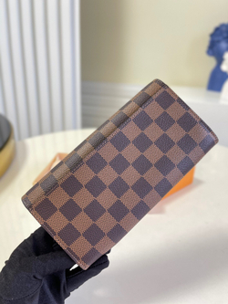 Louis Vuitton Sarah Wallet