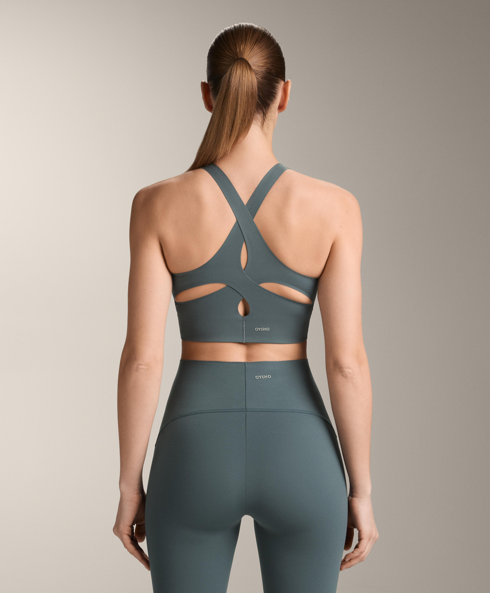Oysho Топ Light Touch с перекрестной спинкой, серо-зеленый
