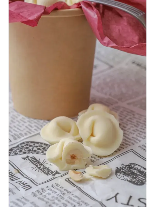 Шоколадные пельмени с фундуком внутри