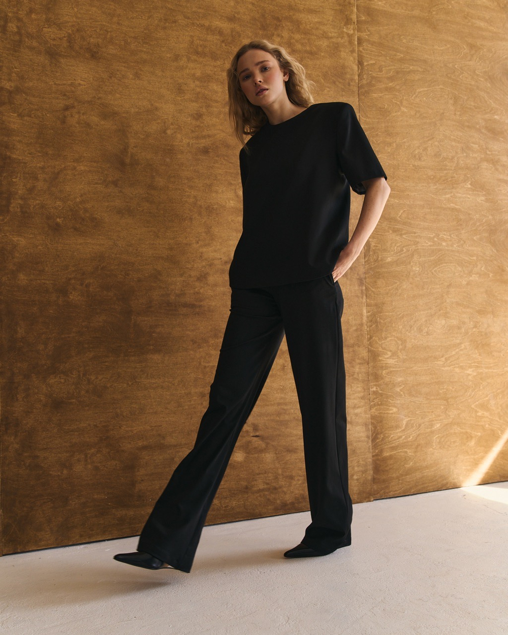 Футболка с открытой спиной Керри