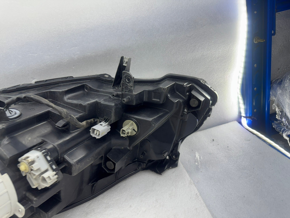 Оригинальная правая фара (галоген) Suzuki SX4 2014-2015,