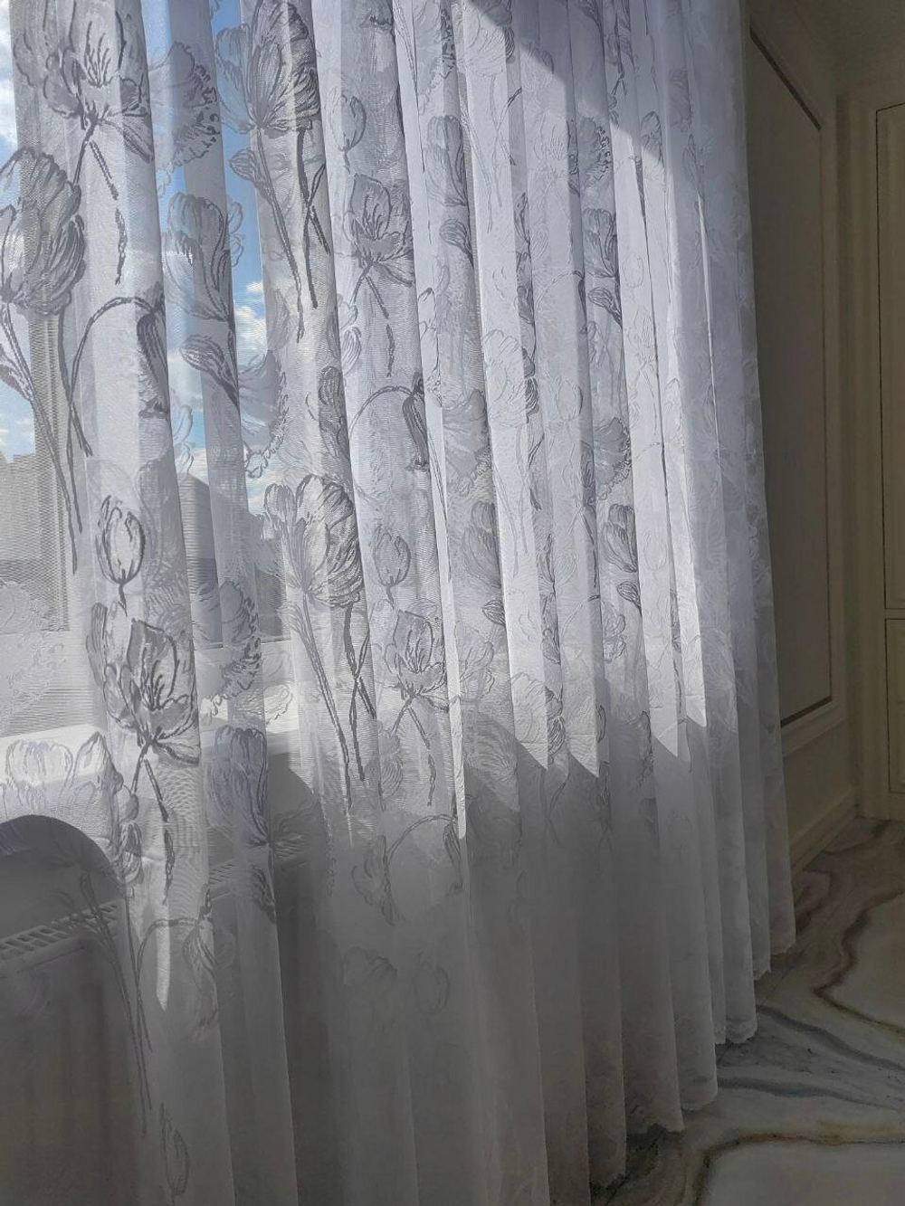 Тюль в гостиную INVA жаккард с рельефным рисунком "Пионы" 240х200/белый