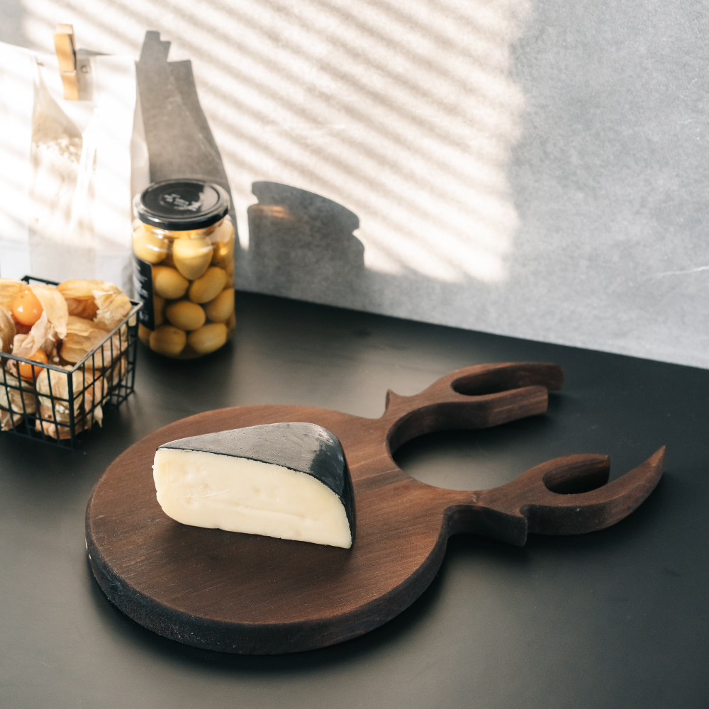 Доска разделочная из древесины сибирского кедра. RD95