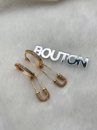 Серьги кольца золотистые с подвесками "Булавки" со стразами