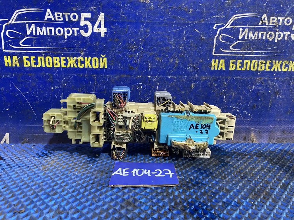 Блок предохранителей салонный TOYOTA COROLLA 1999