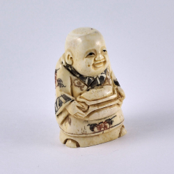 Нэцкэ Мальчик Карако со свитком