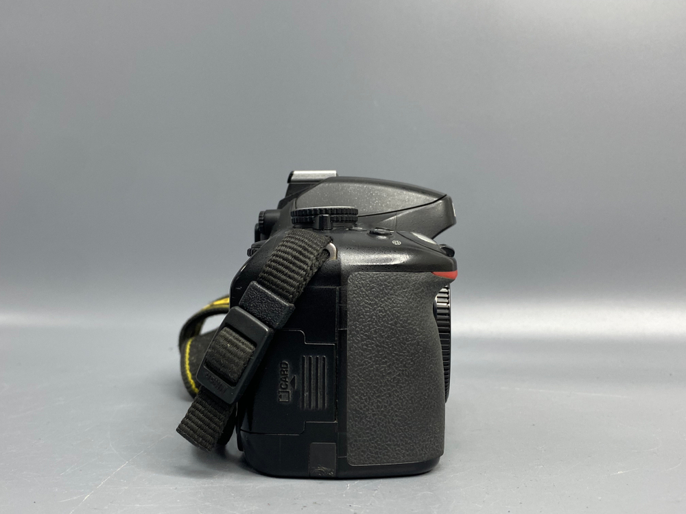 Nikon D5100 Kit 18-55mm 30.000 кадров