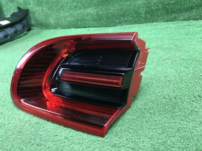 Фонарь правый внутренний Porsche Macan 95b (14-18)